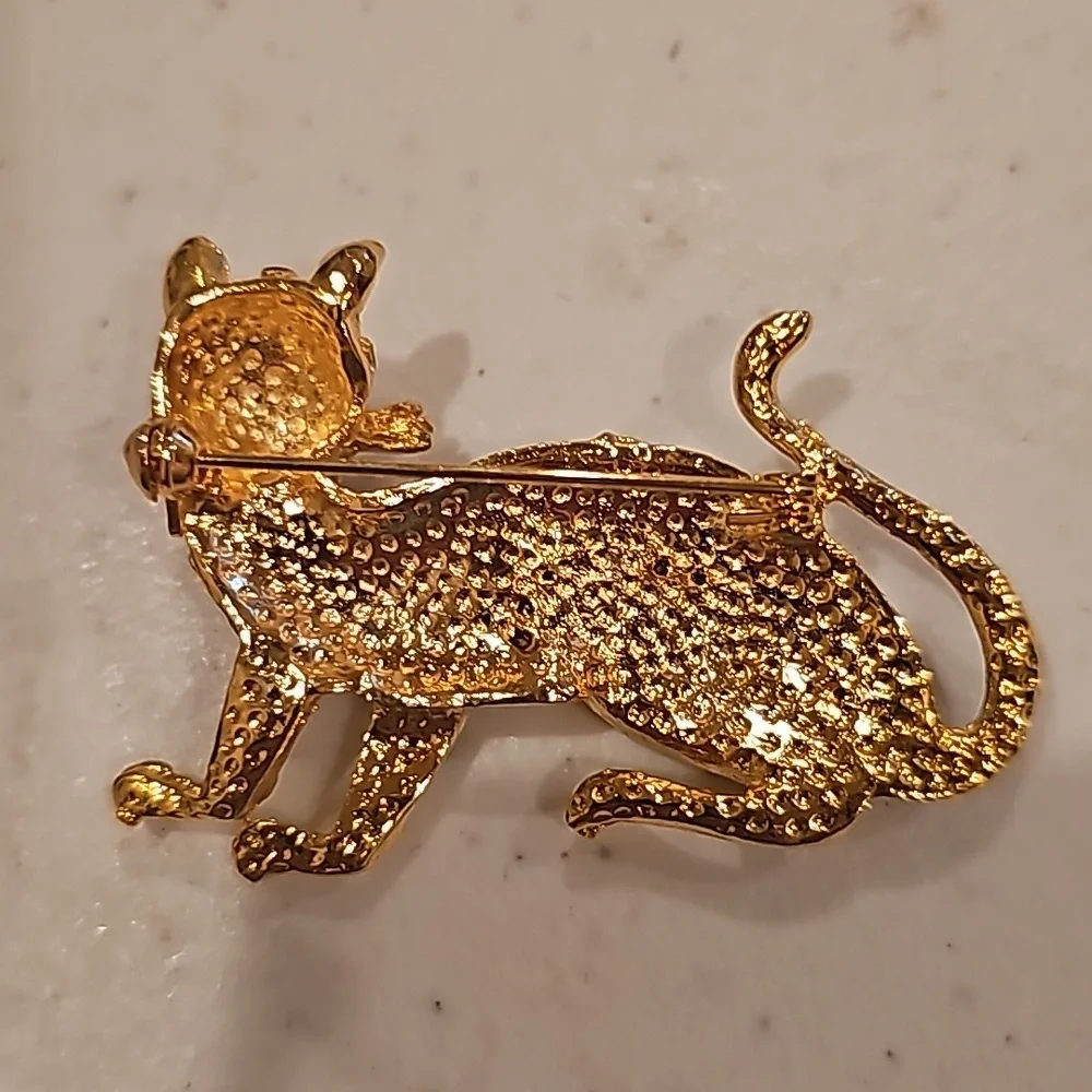 Vintage Leapard Pin - Picture 3 of 3